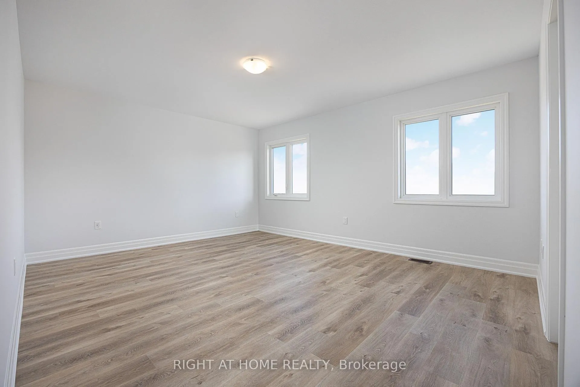 Photo 19 of 8 Nicort Road, Wasaga Beach — HOMEH