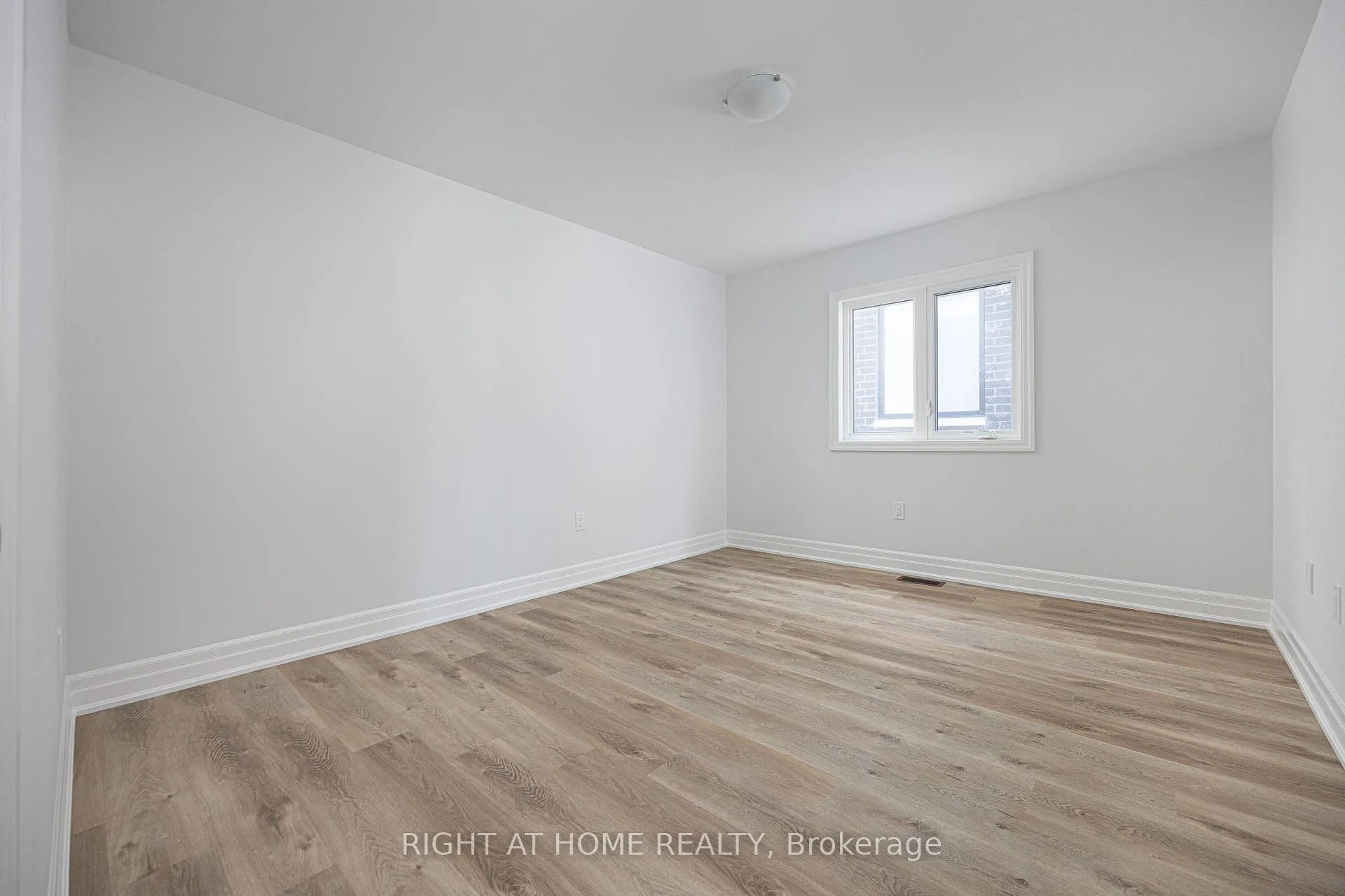 Photo 22 of 8 Nicort Road, Wasaga Beach — HOMEH