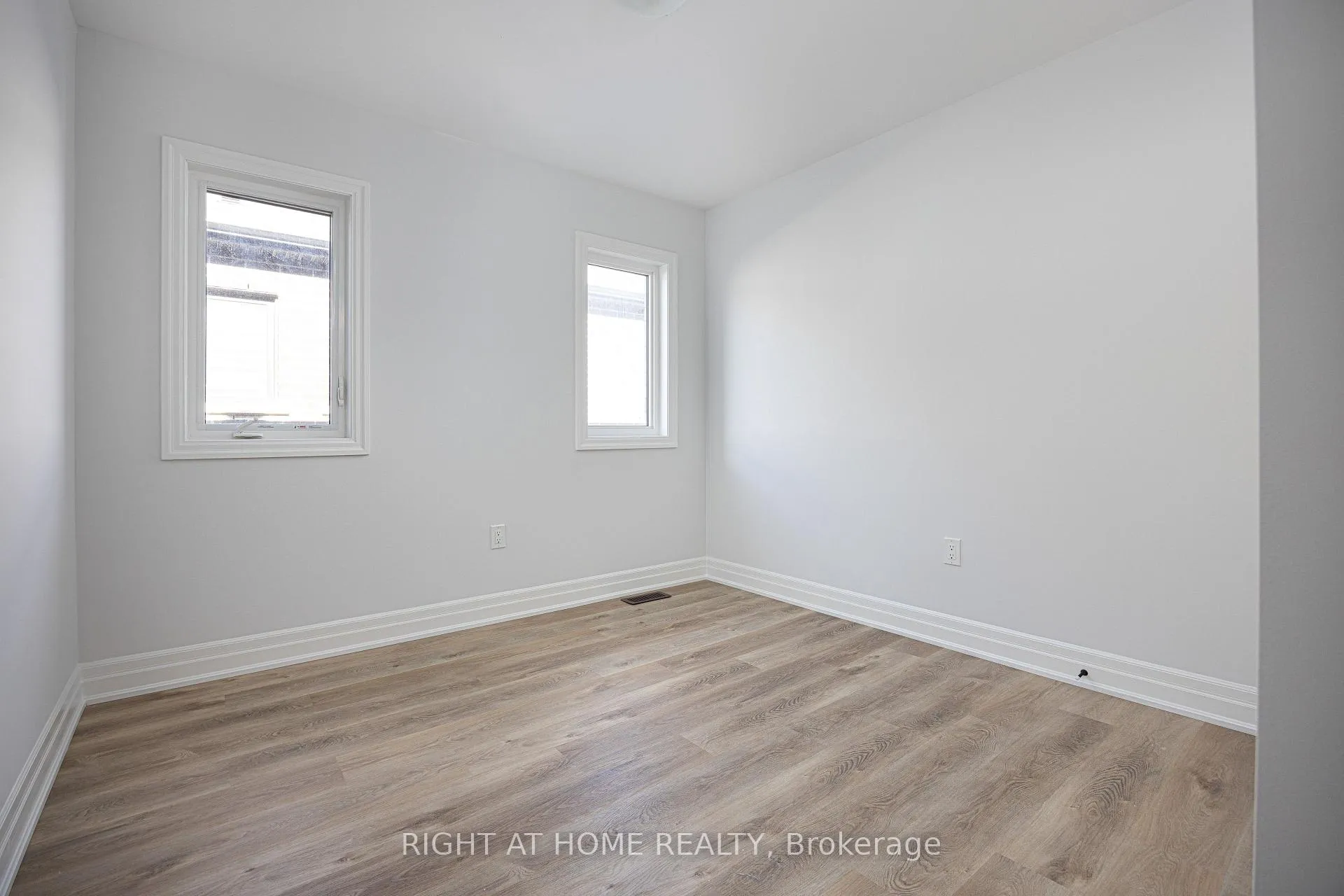 Photo 23 of 8 Nicort Road, Wasaga Beach — HOMEH