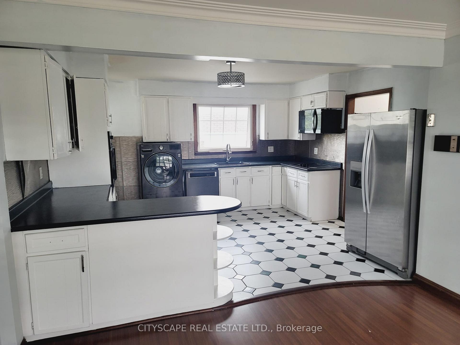 Photo 3 of 342 Sutherland Drive, Kingston, Rideau — HOMEH