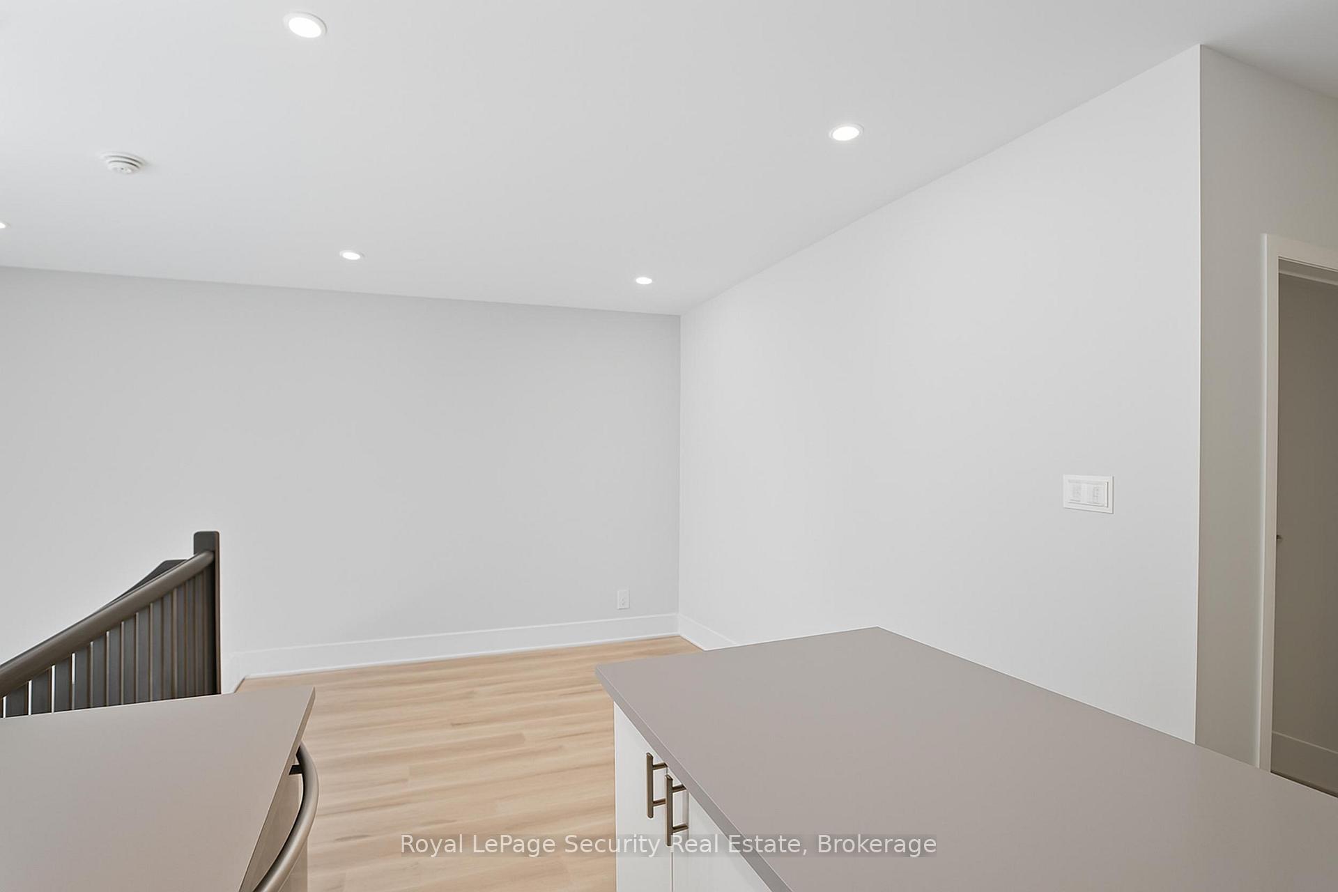Photo 4 of Unit A, 185 Main Street, King, Schomberg — HOMEH