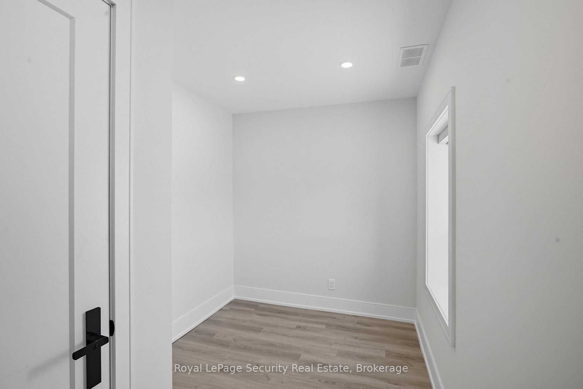 Photo 12 of Unit A, 185 Main Street, King, Schomberg — HOMEH