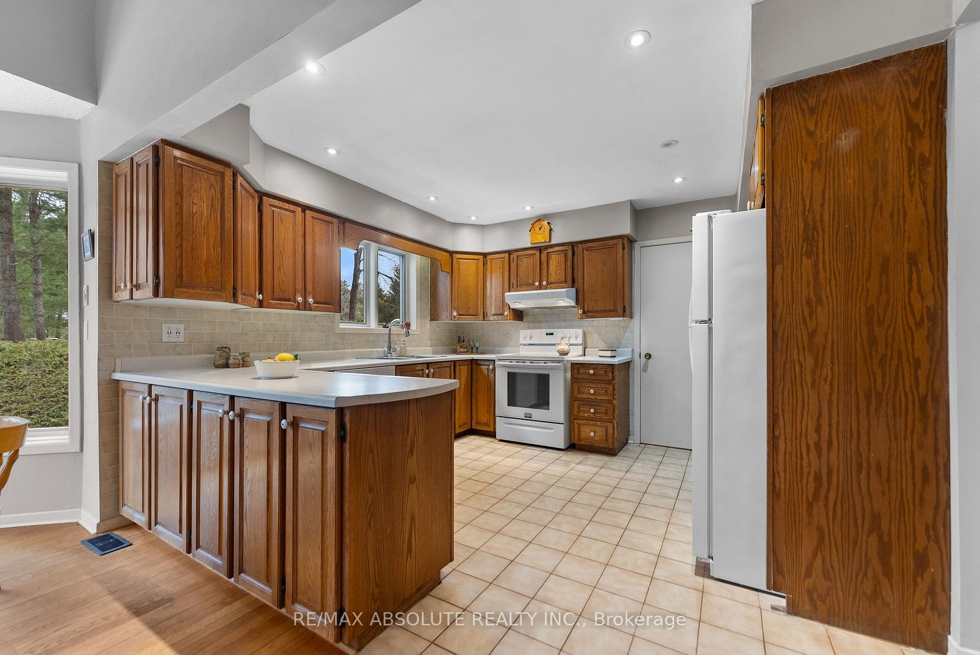 Photo 12 of 33 Old Orchard Lane, McNab/Braeside, Mcnab/Braeside Twps — HOMEH