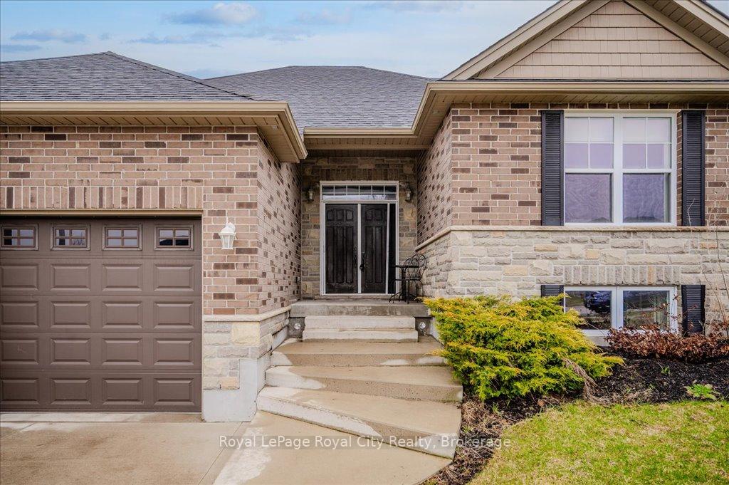Photo 3 of 84 Andrews Drive W, Mapleton, Rural Mapleton — HOMEH