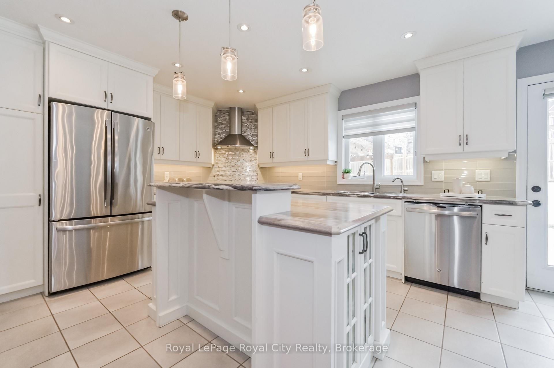 Photo 8 of 84 Andrews Drive W, Mapleton, Rural Mapleton — HOMEH