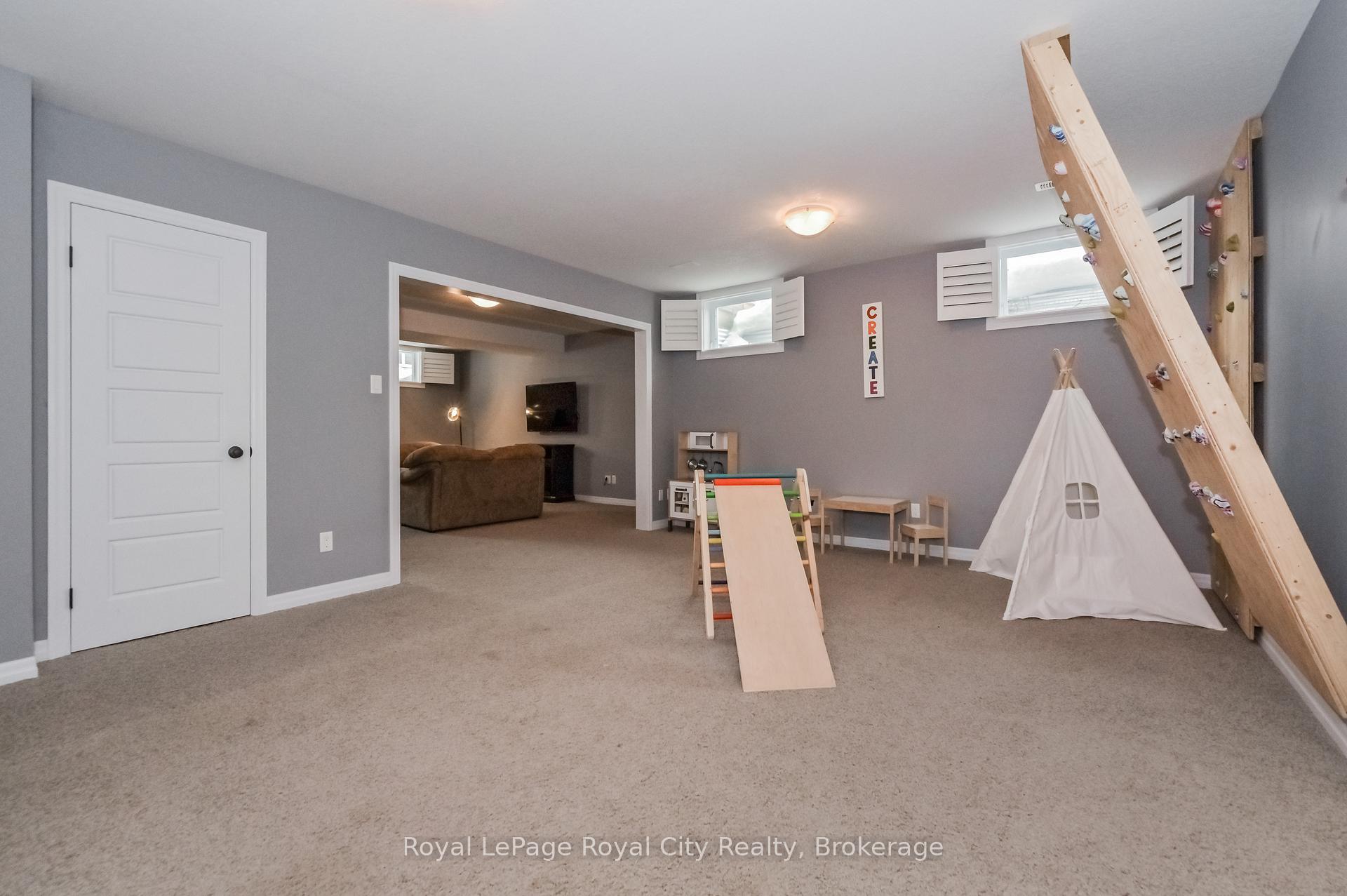 Photo 18 of 84 Andrews Drive W, Mapleton, Rural Mapleton — HOMEH