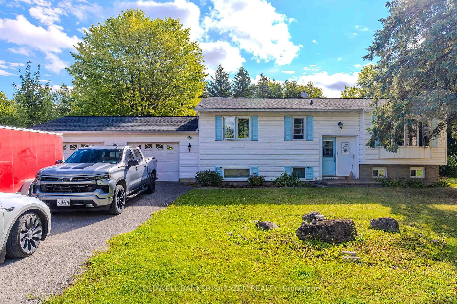Front of 6535 Rideau Valley Drive N