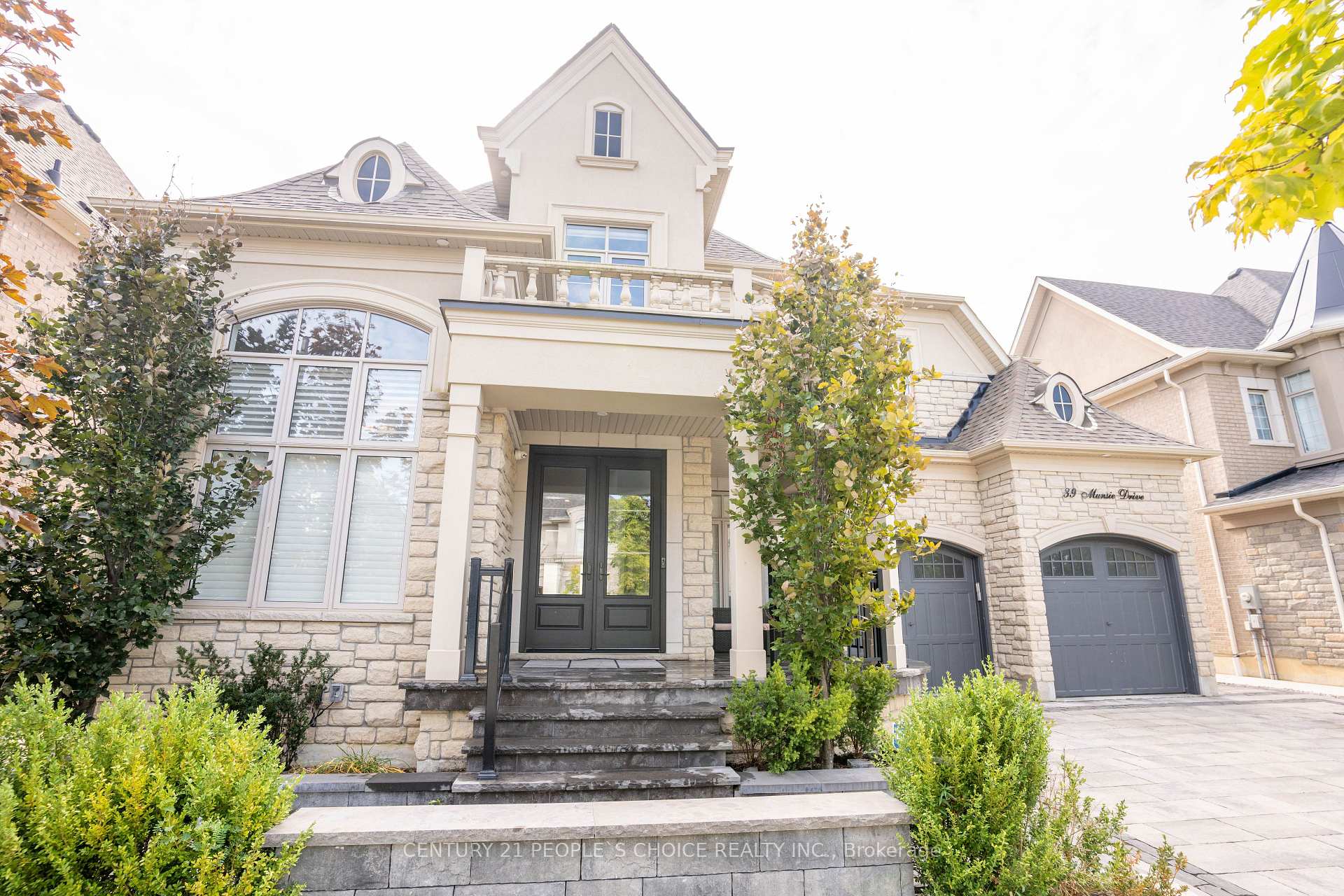 Photo 2 of 39 Munsie Drive, King, Nobleton — HOMEH