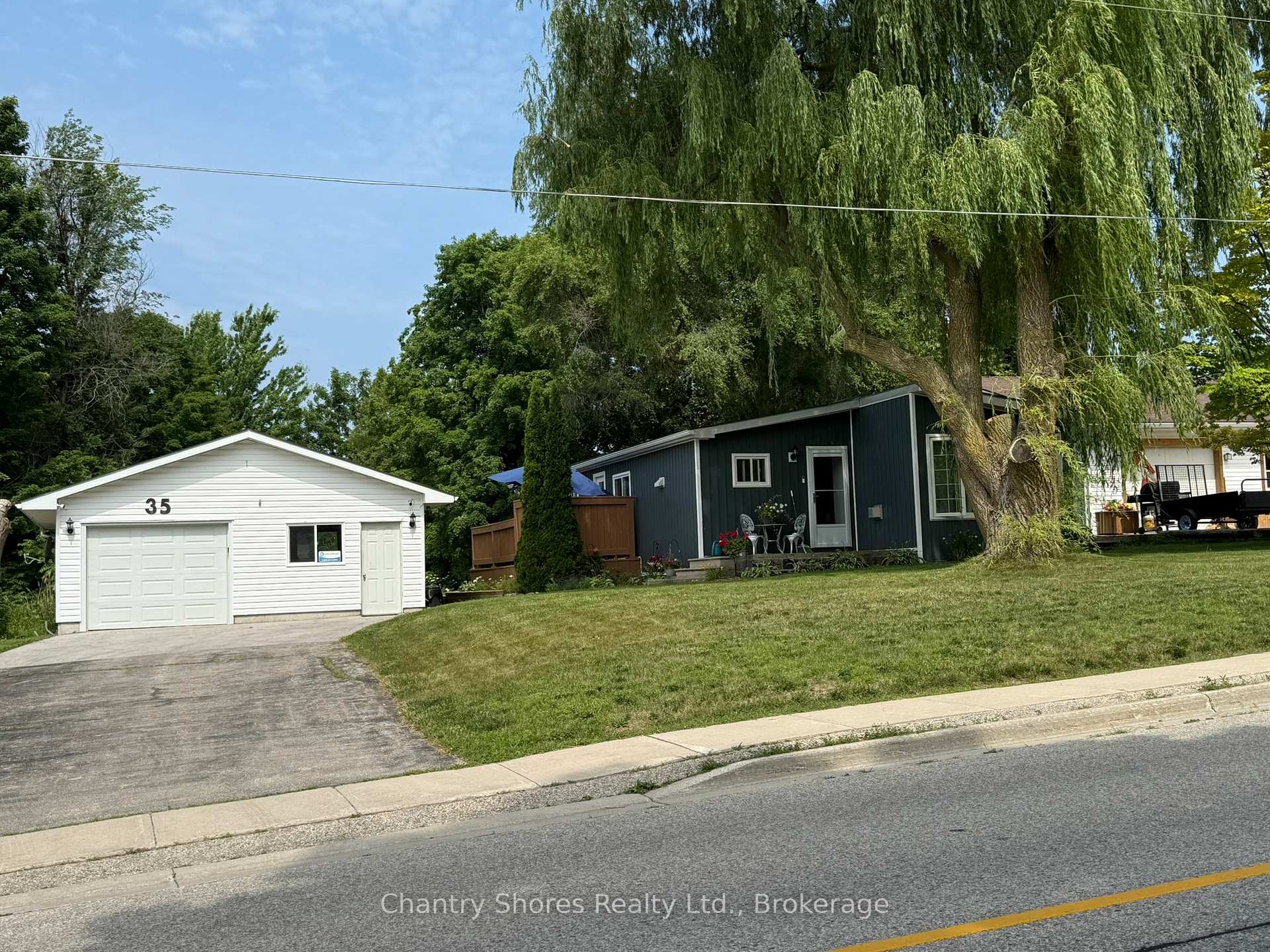 Photo 3 of 35 King Street, Kincardine — HOMEH