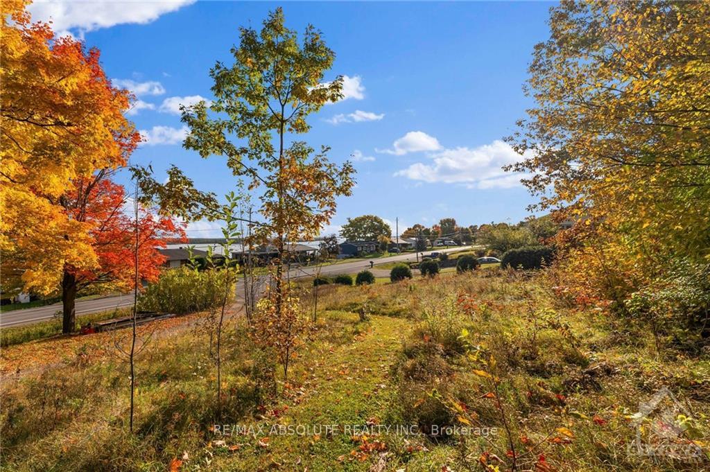 Photo 4 of 1139B River Road, McNab/Braeside, Mcnab/Braeside Twps — HOMEH