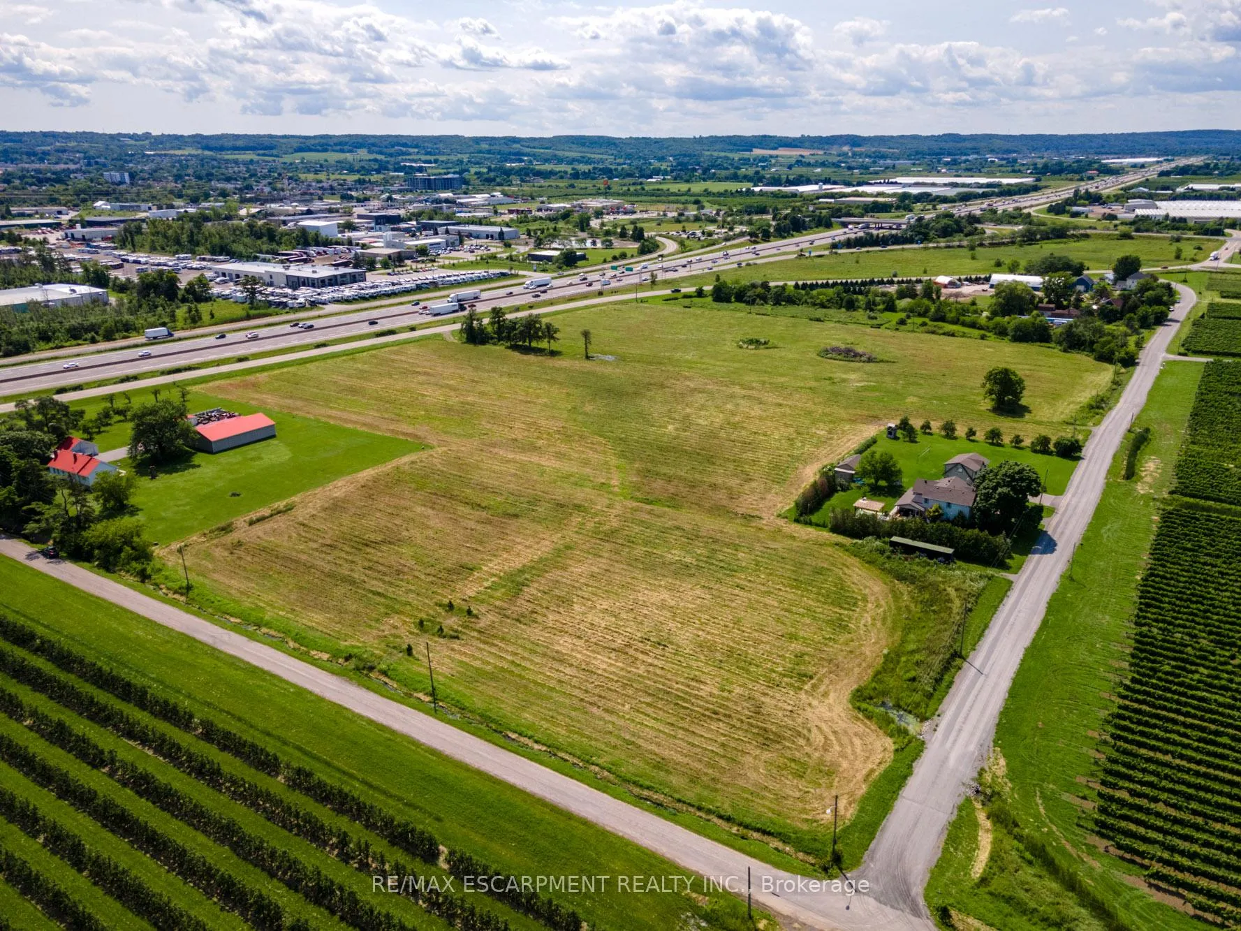 Photo 2 of 4766 Bartlett Road N, Lincoln, Lincoln Lake — HOMEH