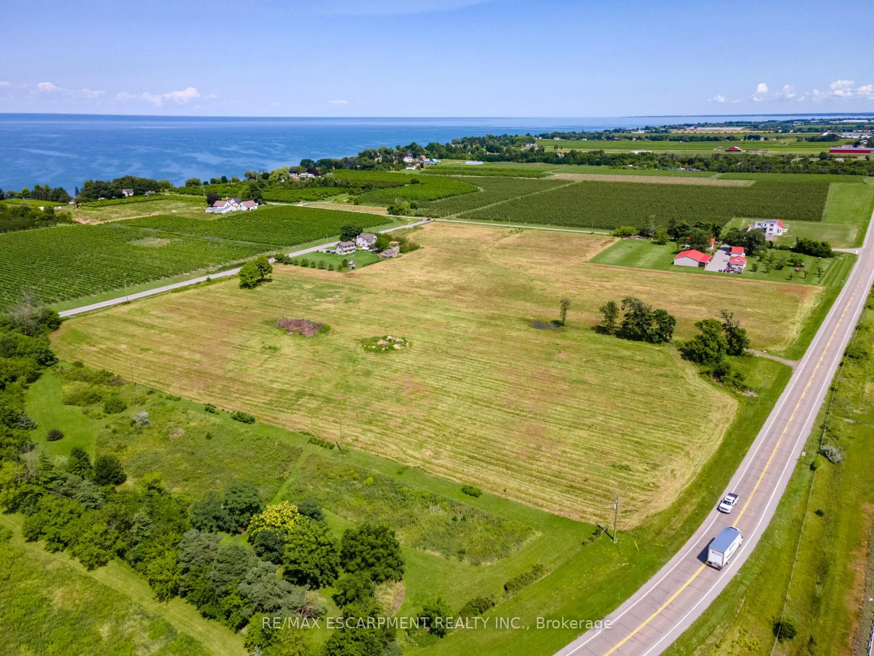 Photo 3 of 4766 Bartlett Road N, Lincoln, Lincoln Lake — HOMEH