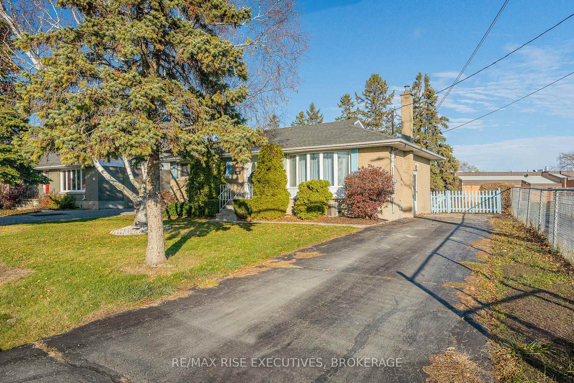 Photo 1 of 101 Park Crescent, Loyalist, Amherstview — HOMEH
