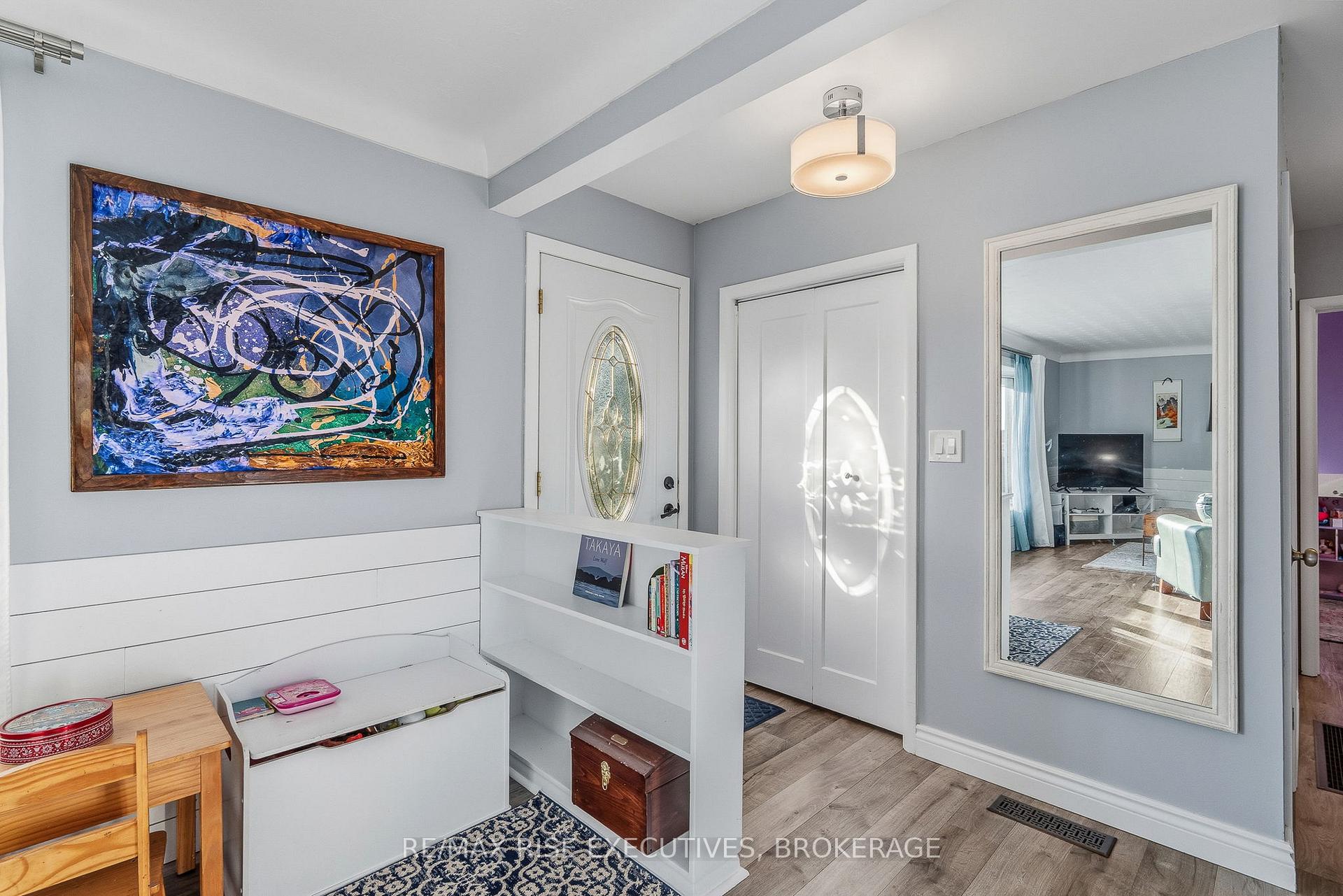 Photo 3 of 101 Park Crescent, Loyalist, Amherstview — HOMEH