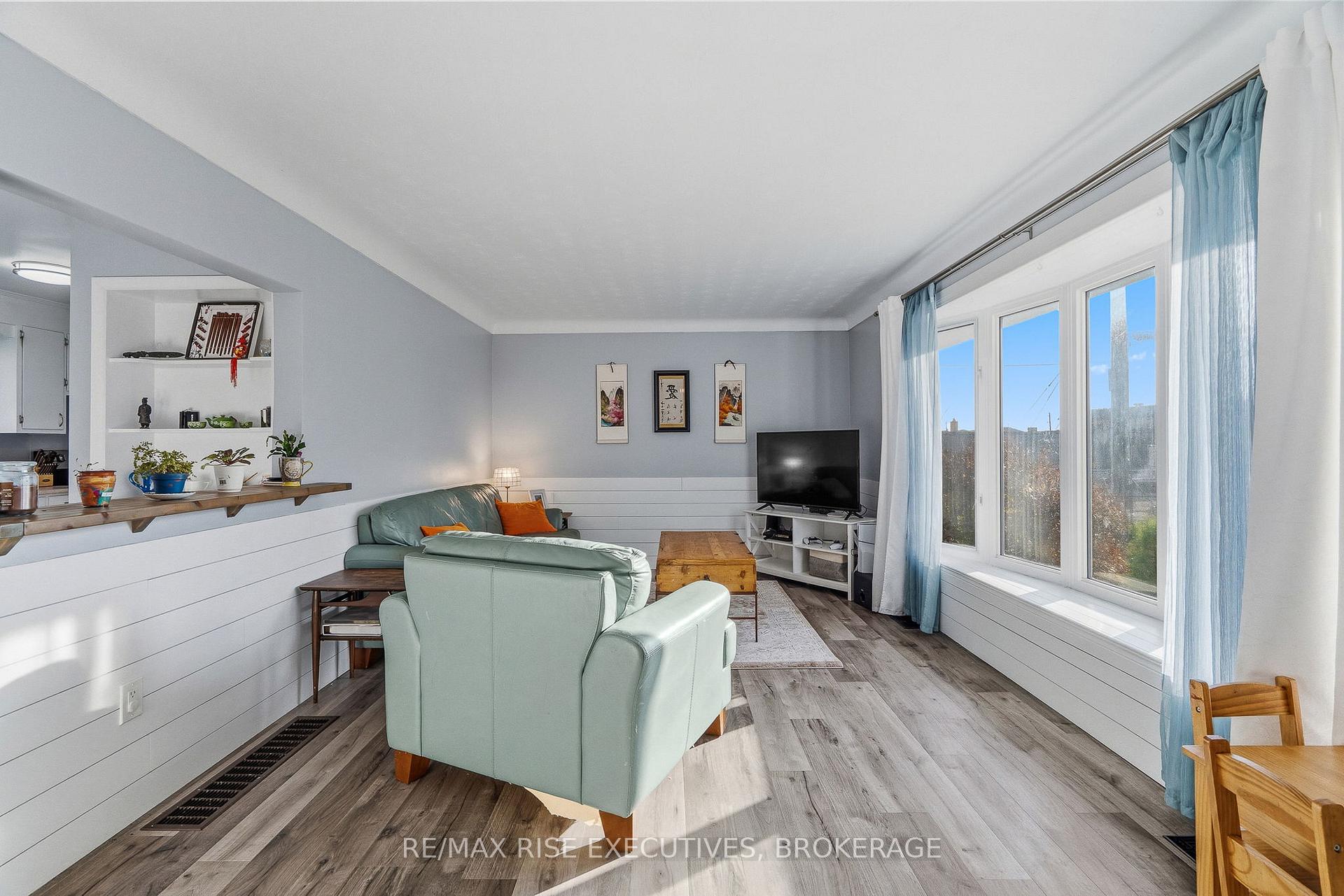 Photo 5 of 101 Park Crescent, Loyalist, Amherstview — HOMEH