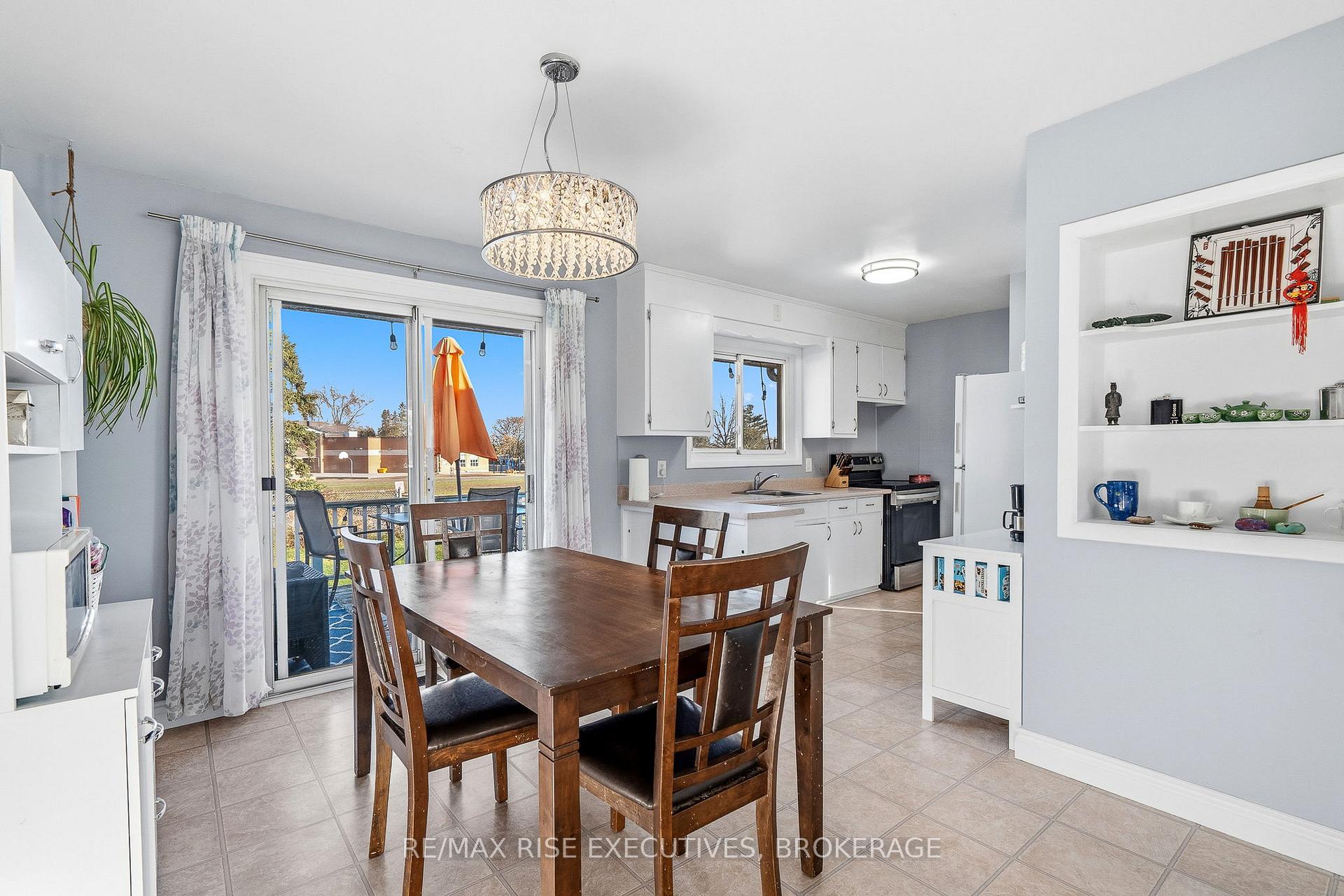 Photo 7 of 101 Park Crescent, Loyalist, Amherstview — HOMEH