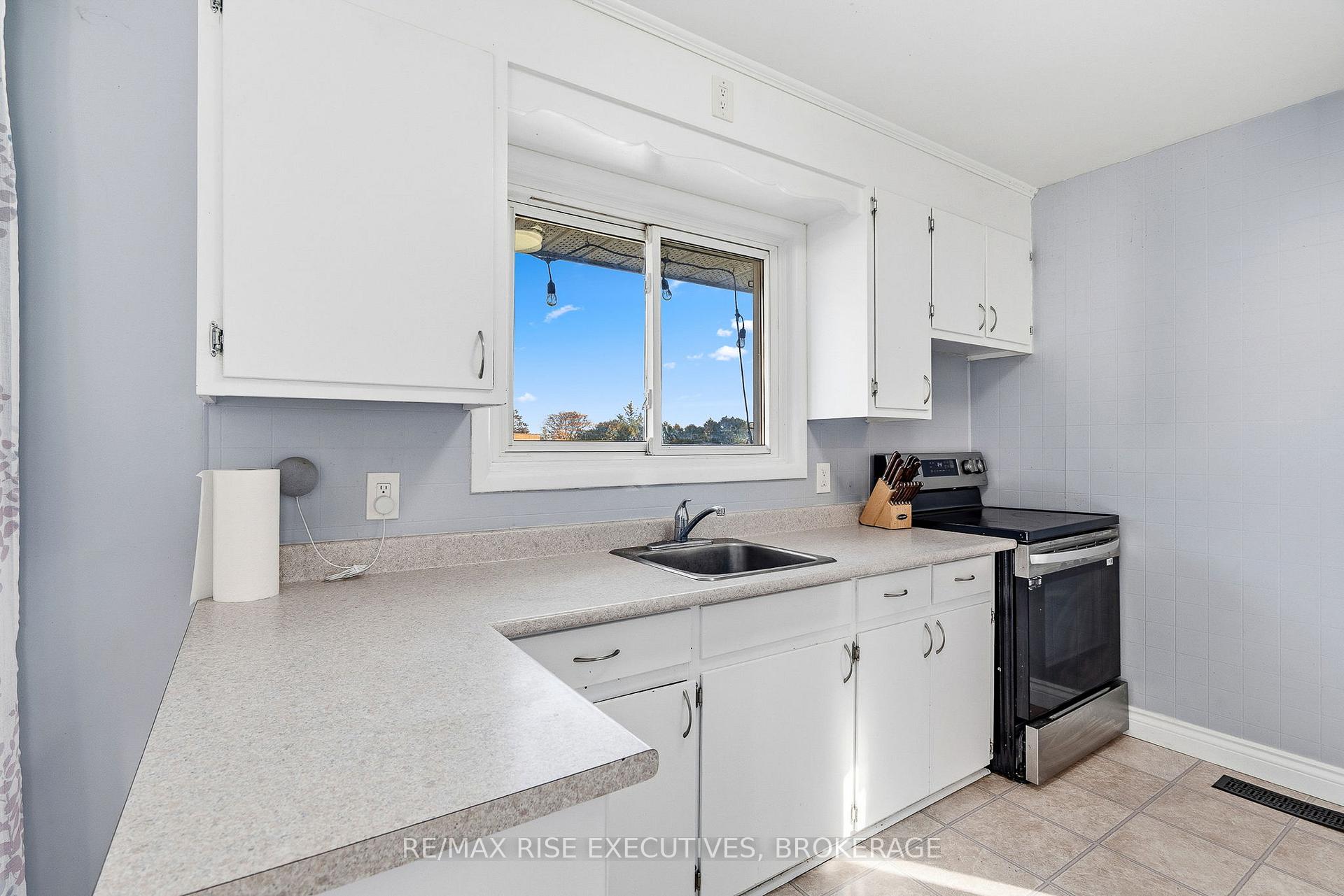 Photo 8 of 101 Park Crescent, Loyalist, Amherstview — HOMEH