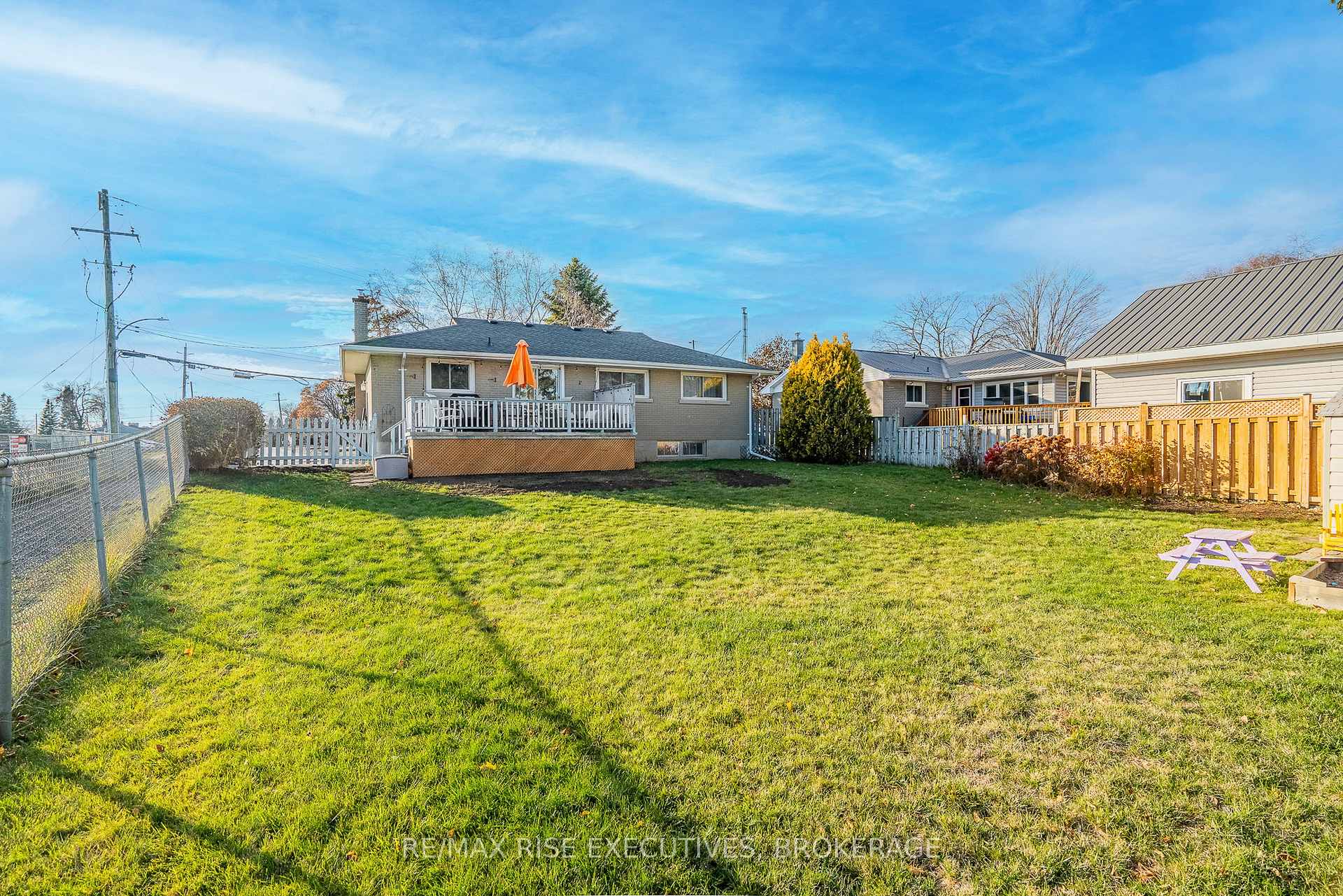Photo 33 of 101 Park Crescent, Loyalist, Amherstview — HOMEH