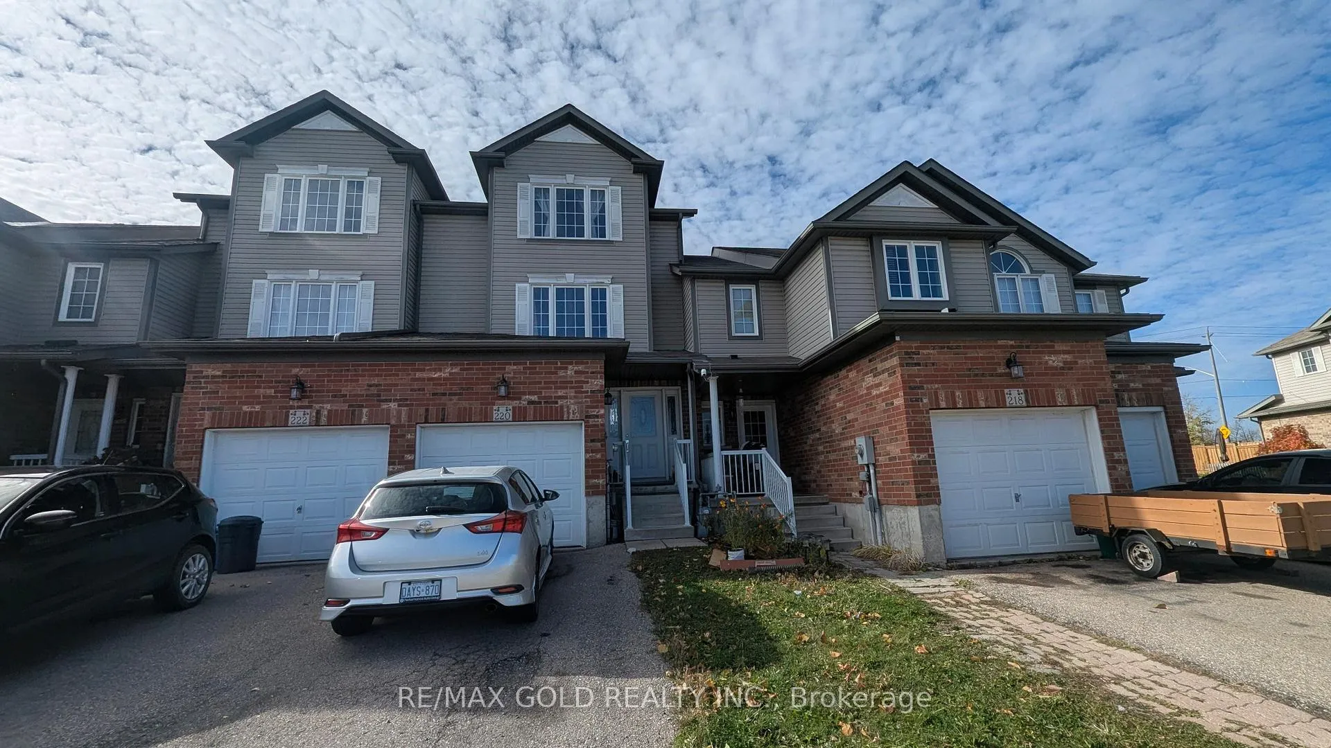 Photo 2 of 220 Westmeadow Drive, Kitchener, Highland West — HOMEH