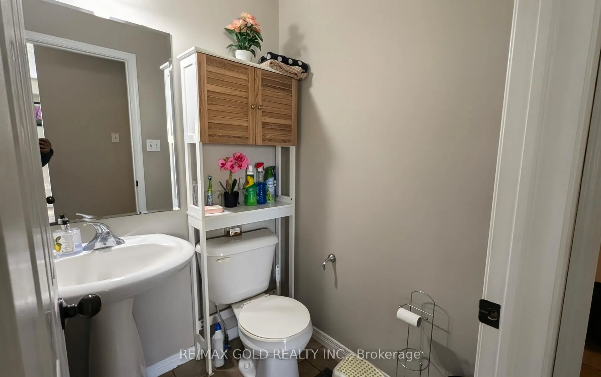 Photo 9 of 220 Westmeadow Drive, Kitchener, Highland West — HOMEH