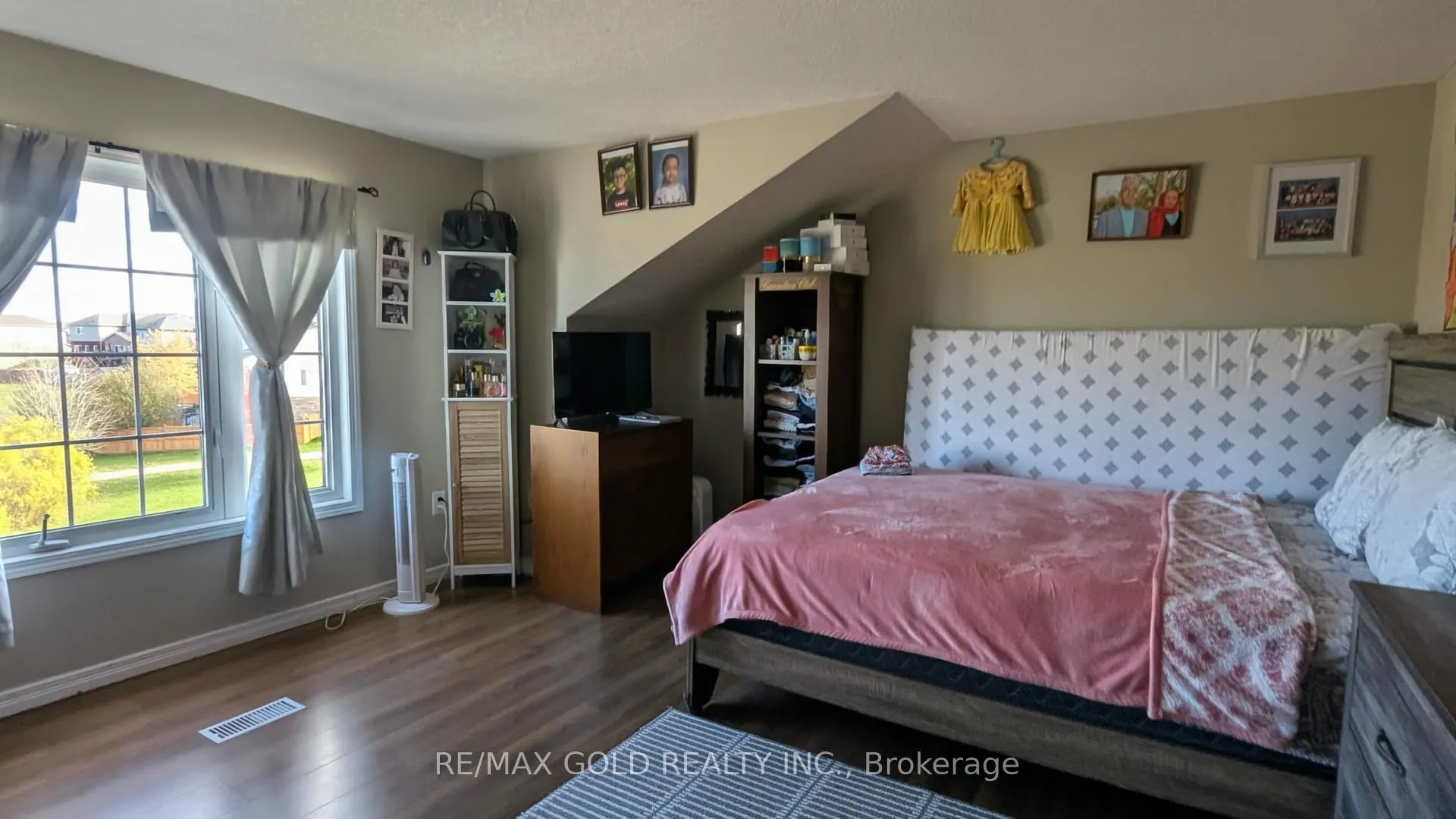 Photo 14 of 220 Westmeadow Drive, Kitchener, Highland West — HOMEH