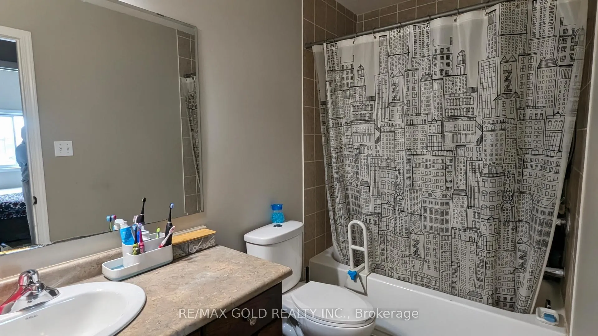 Photo 17 of 220 Westmeadow Drive, Kitchener, Highland West — HOMEH