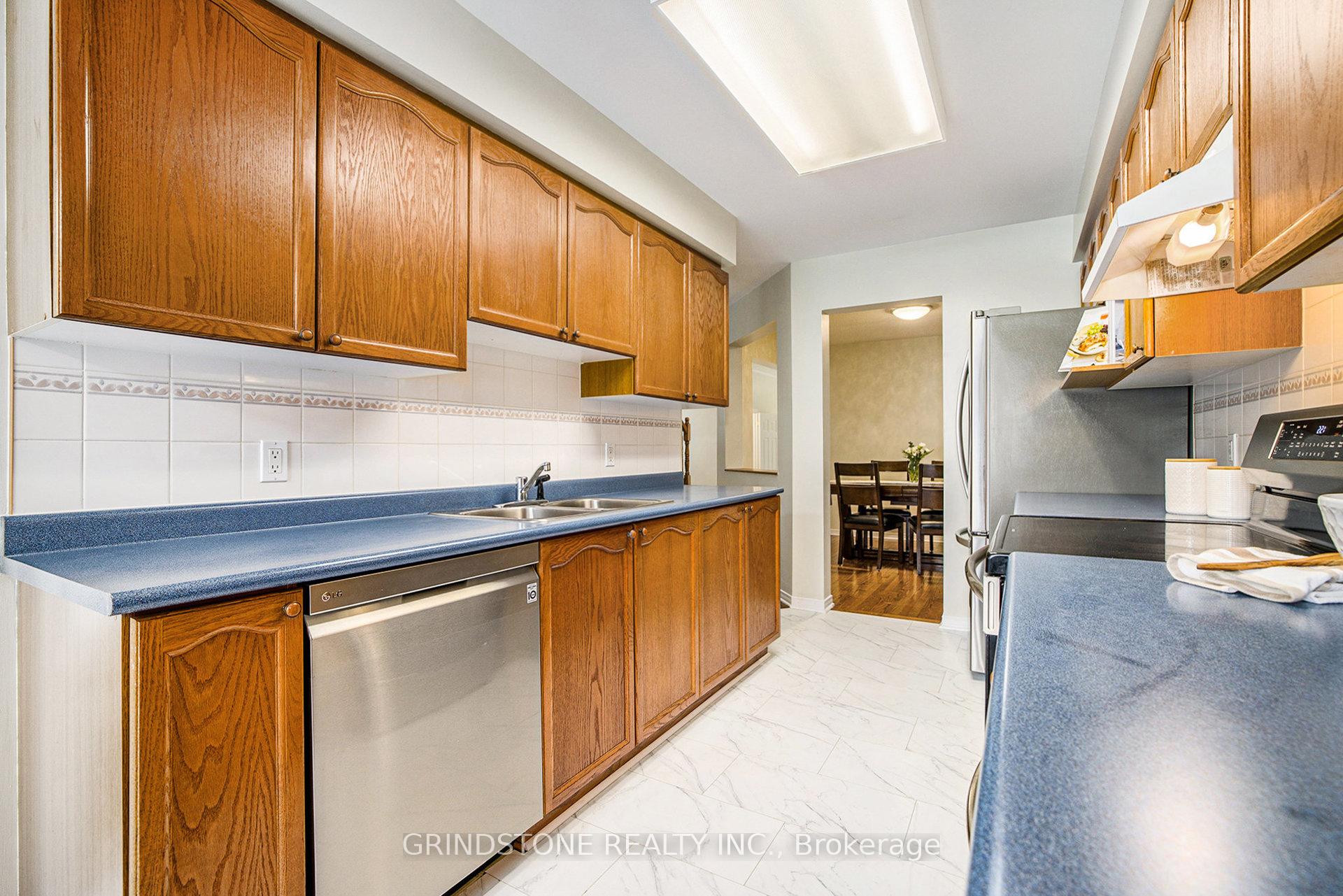 Photo 11 of 43 Margrave Avenue, Ottawa, Hunt Club Park/Greenboro — HOMEH