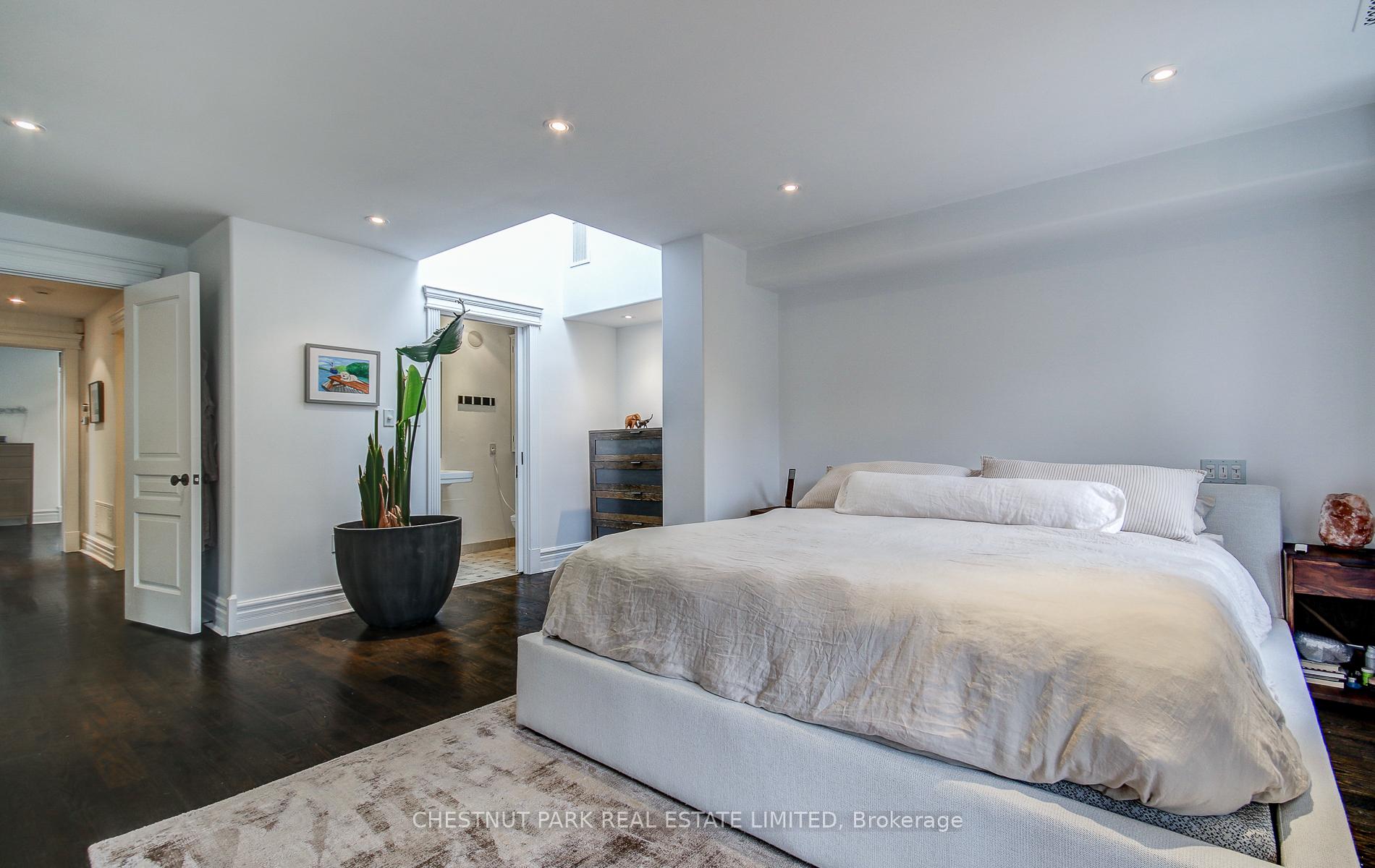 Photo 32 of 74 Summerhill Avenue, Toronto, Rosedale-Moore Park — HOMEH