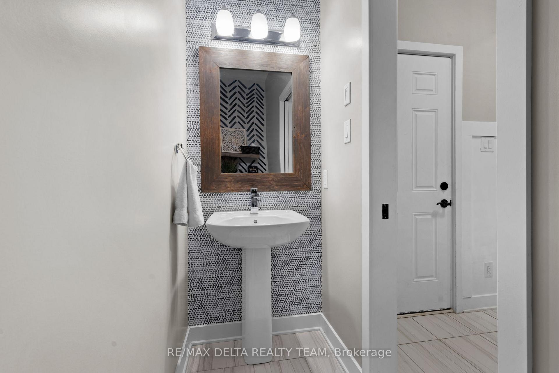 Photo 4 of 69 Longworth Avenue, Ottawa, Leitrim — HOMEH