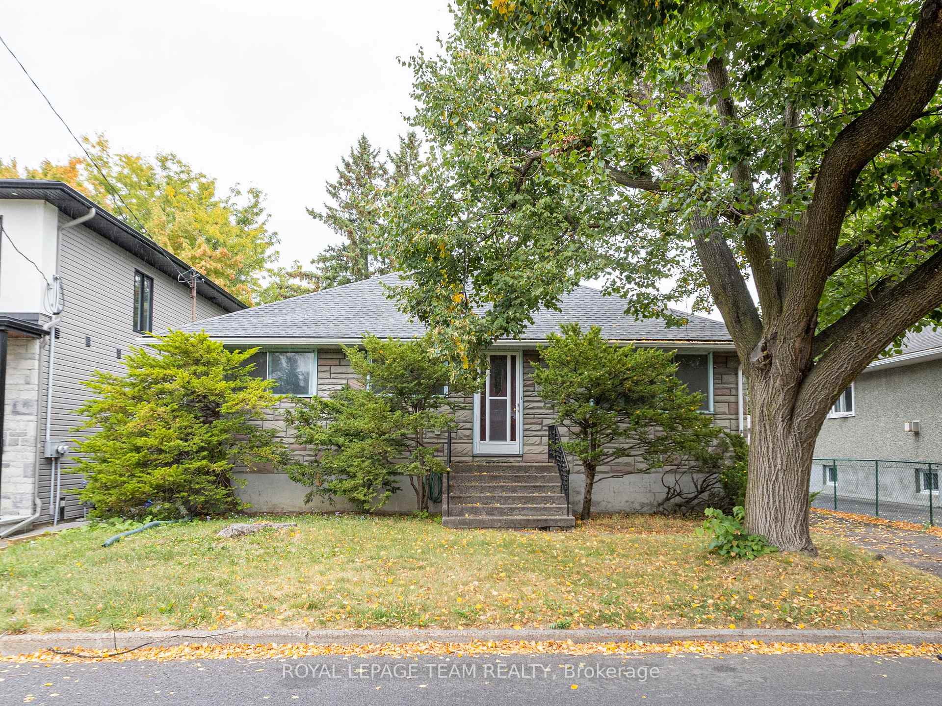 Front of 1231 Ridgemont Avenue