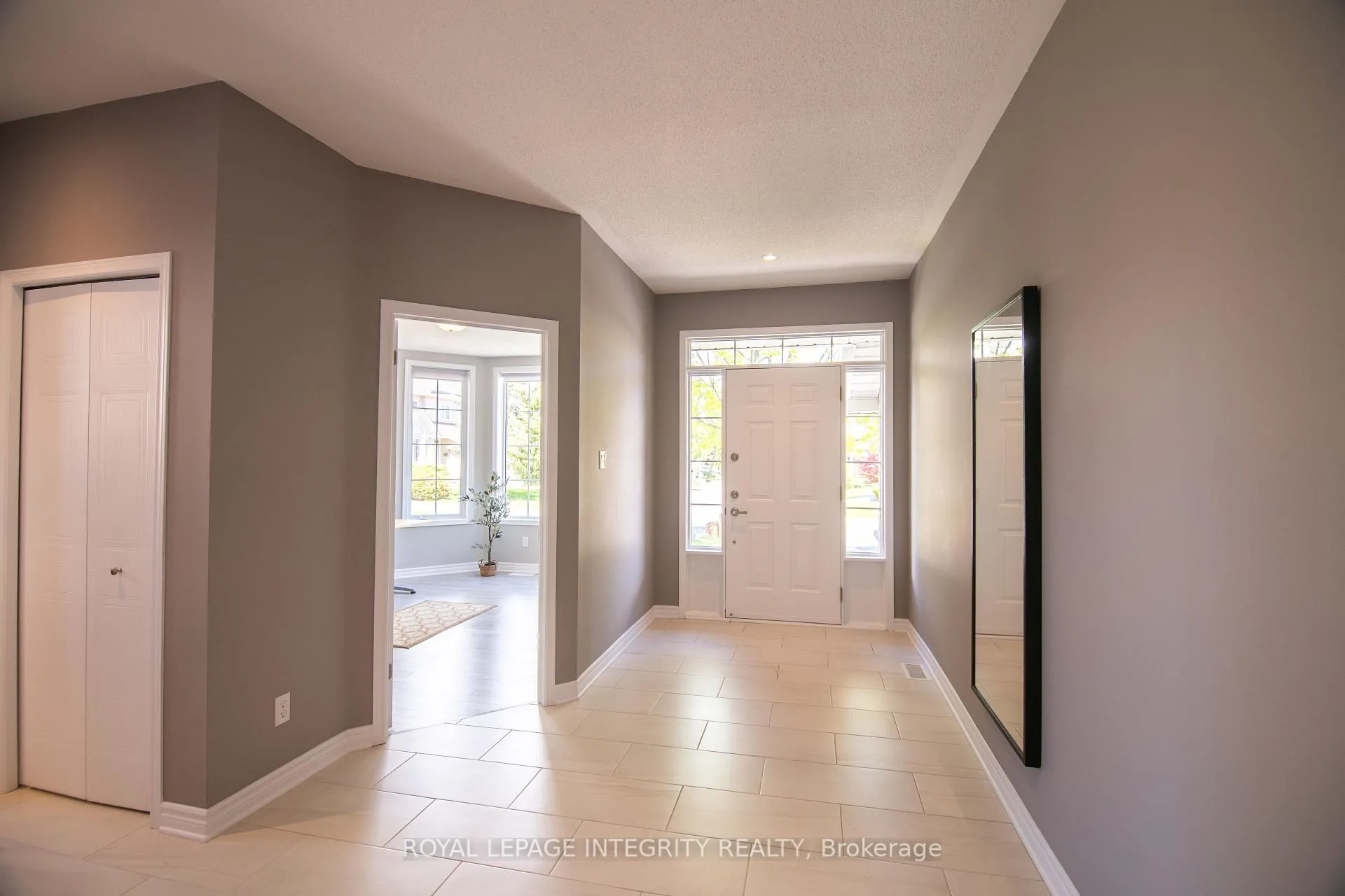 Photo 3 of 34 Keighley Circle, Ottawa, Kanata - Morgan's Grant/South March — HOMEH