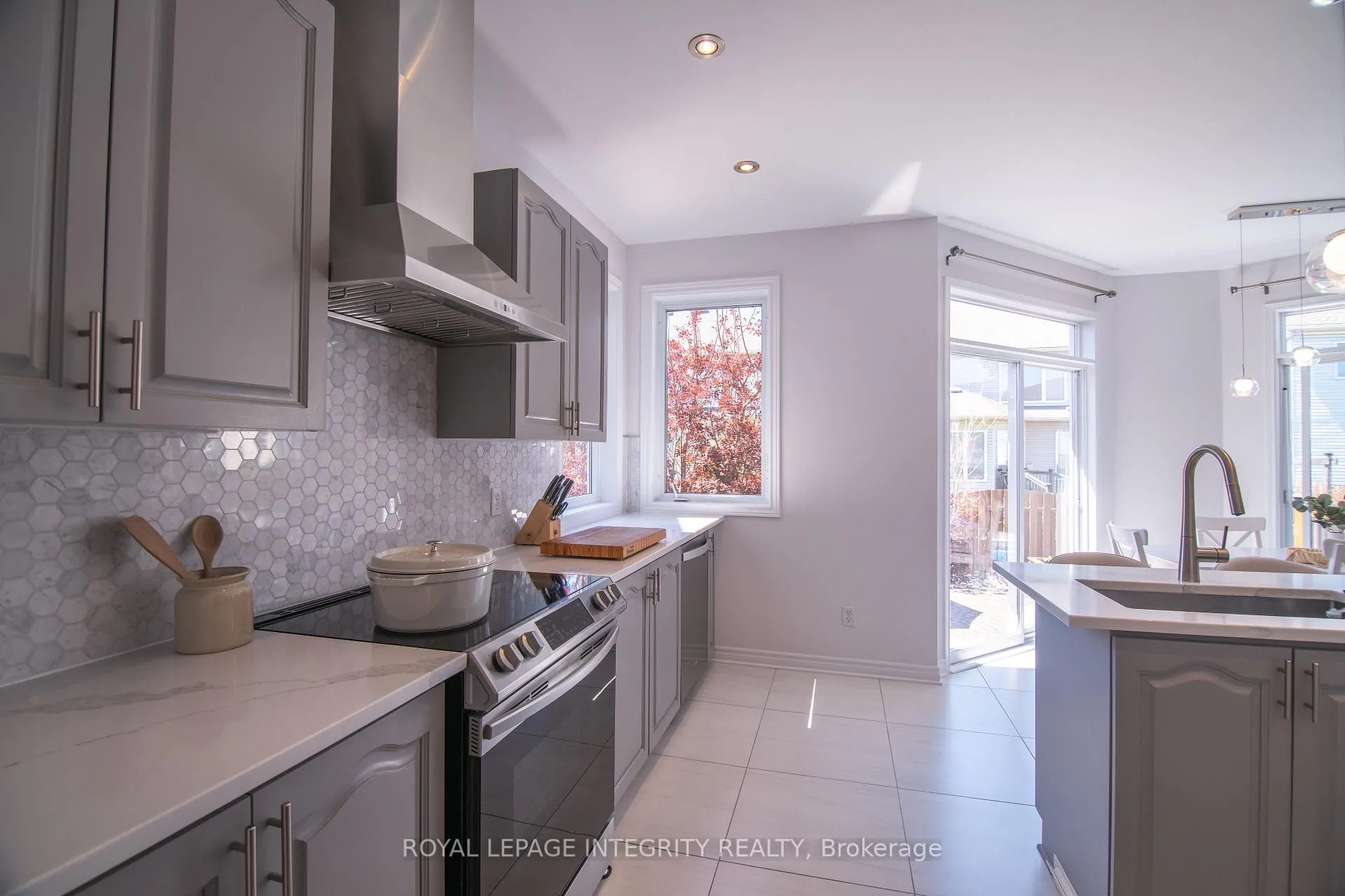 Photo 16 of 34 Keighley Circle, Ottawa, Kanata - Morgan's Grant/South March — HOMEH