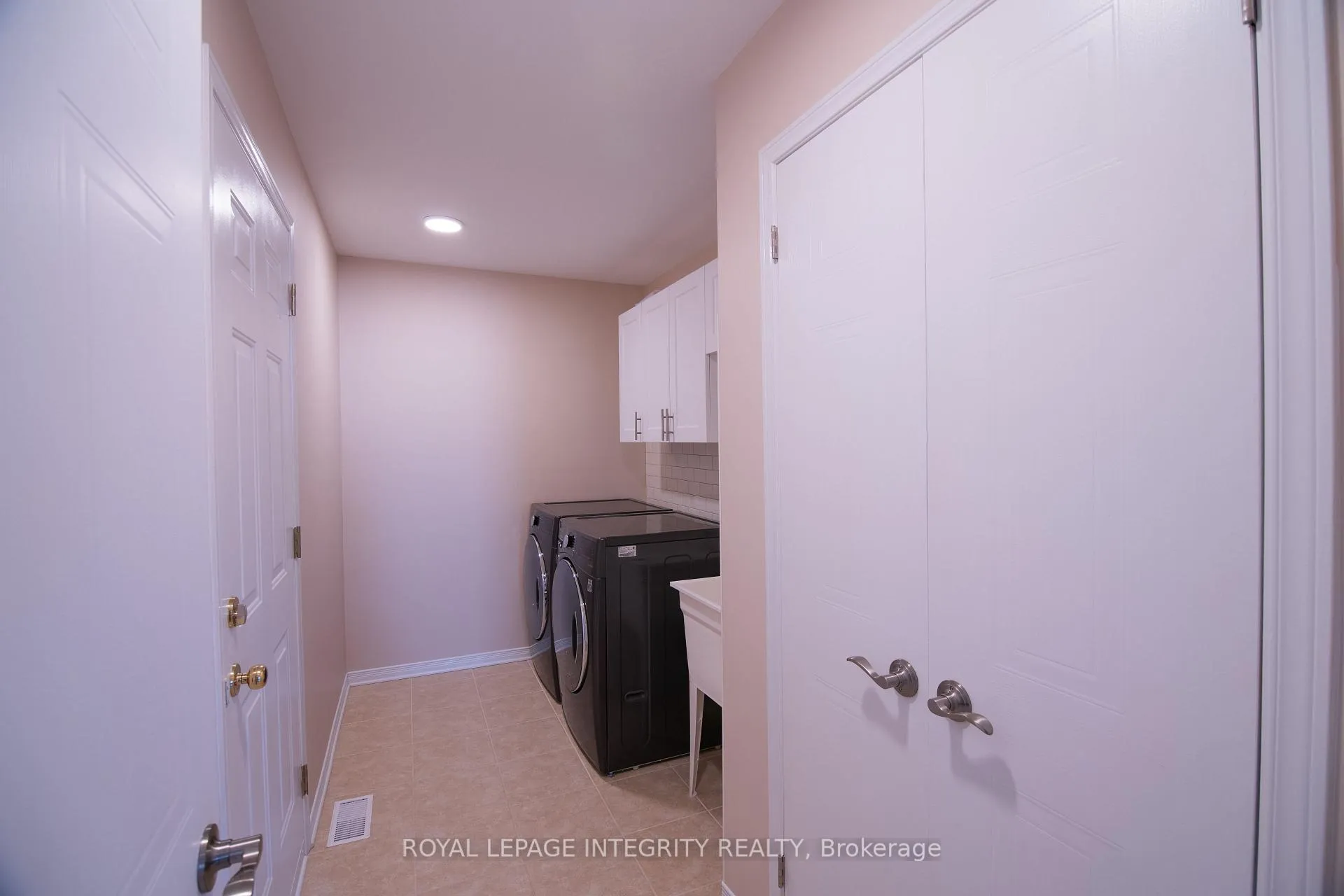 Photo 23 of 34 Keighley Circle, Ottawa, Kanata - Morgan's Grant/South March — HOMEH