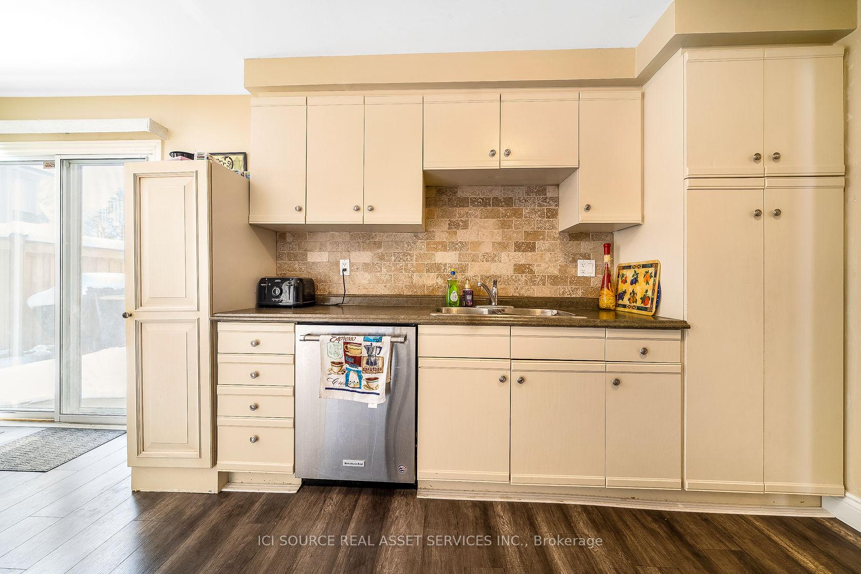 Photo 2 of 172 Kingsview Drive, Caledon, Bolton North — HOMEH