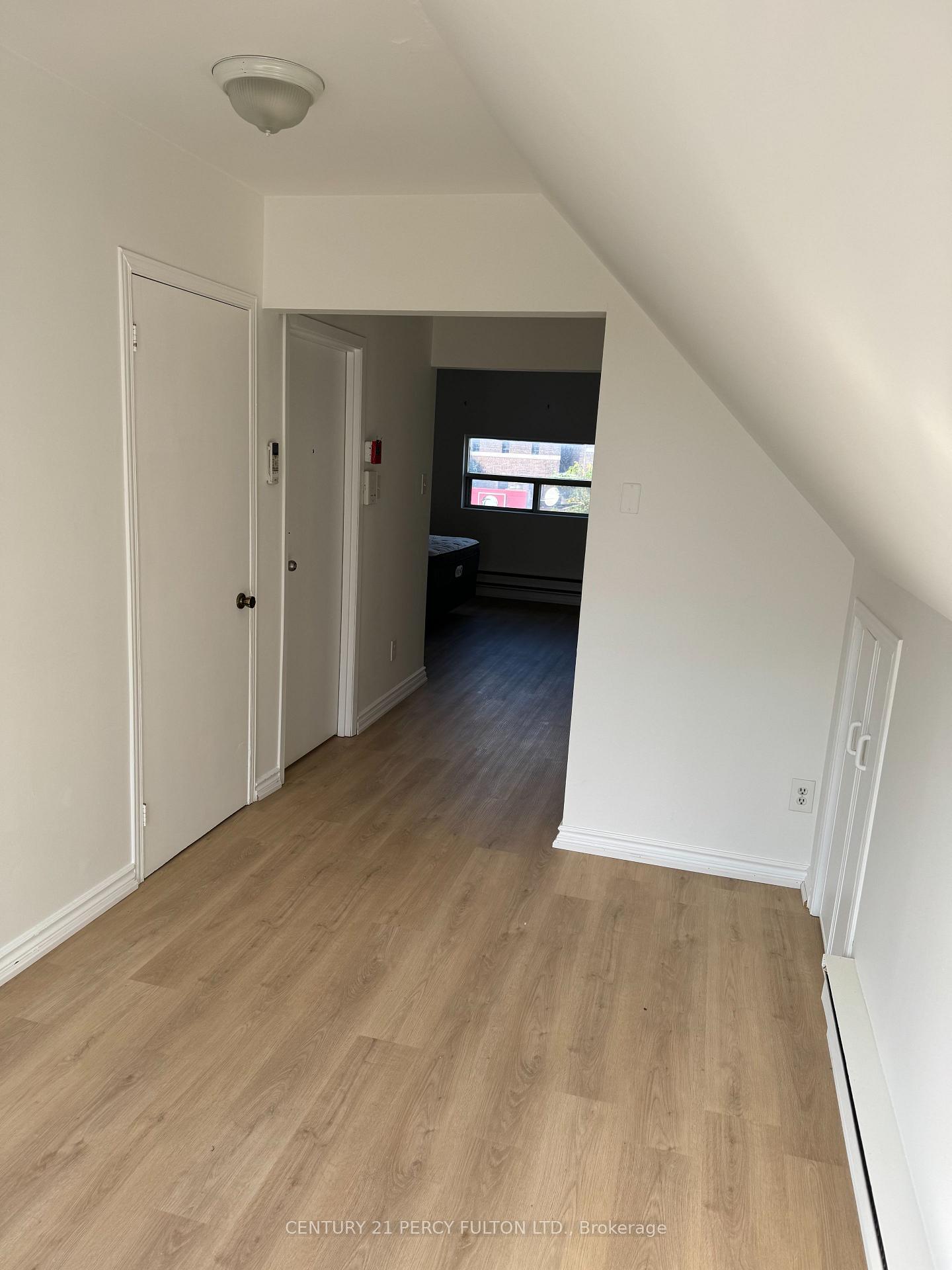 Photo 4 of Unit 6, 2527 Danforth Avenue, Toronto, East End-Danforth — HOMEH