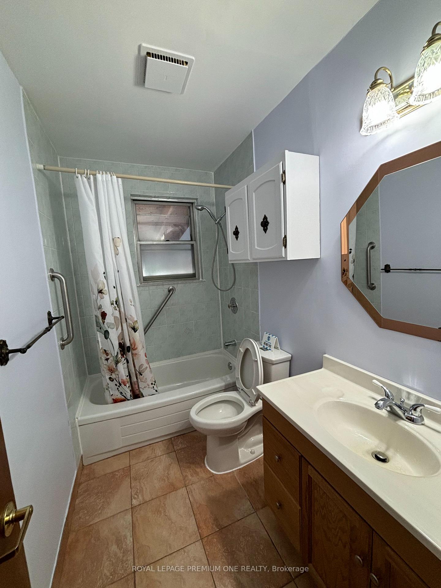Photo 8 of 58 Ellwood Drive W, Caledon, Bolton West — HOMEH