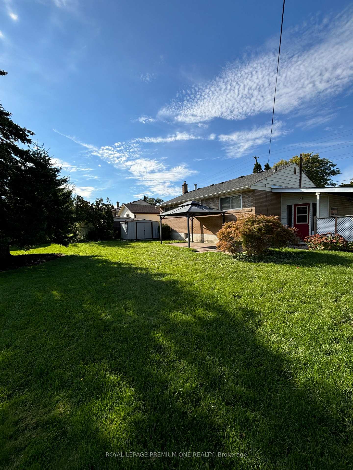 Photo 10 of 58 Ellwood Drive W, Caledon, Bolton West — HOMEH