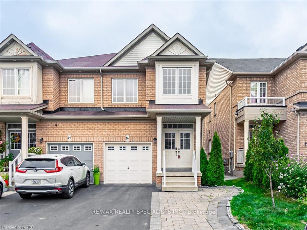 Front of Unit LOWER, 16 Evanwood Crescent