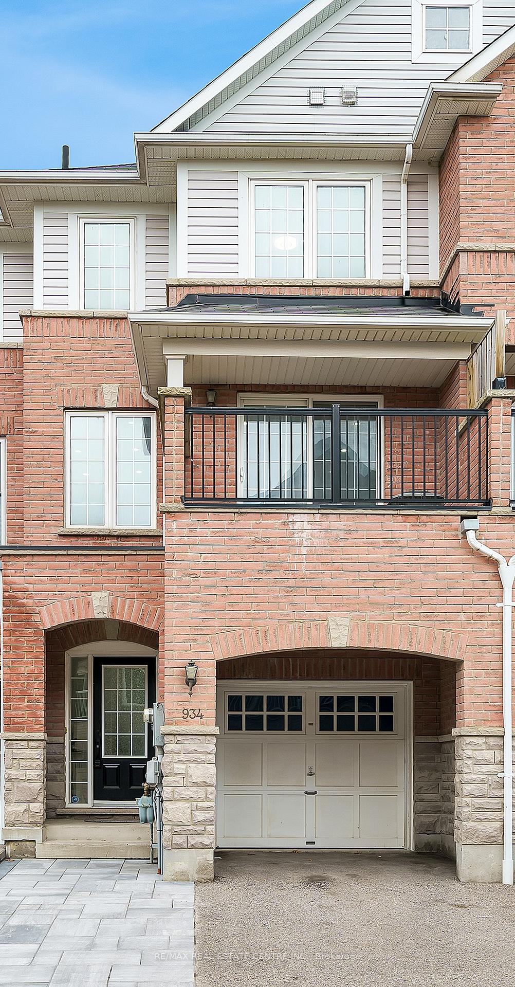 Front of 934 Audley Road N