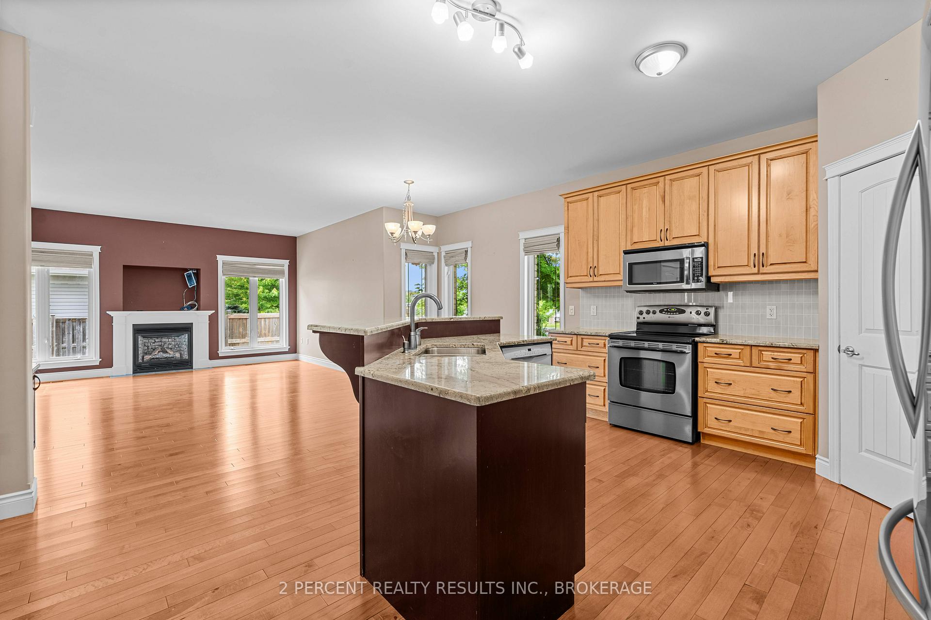 Photo 9 of 873 Jasmine Street, Kingston, Kingston East (Incl Barret Crt) — HOMEH