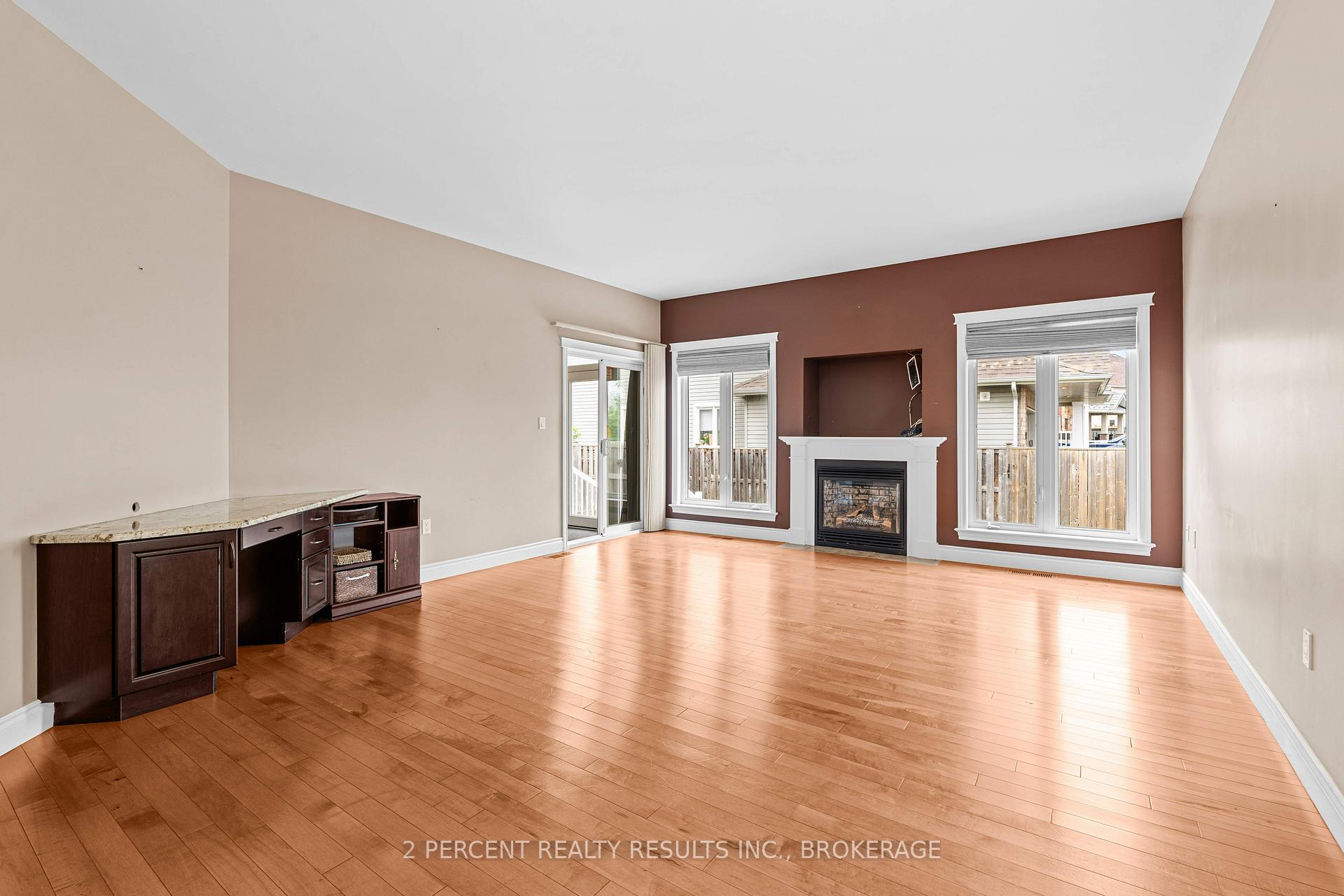 Photo 11 of 873 Jasmine Street, Kingston, Kingston East (Incl Barret Crt) — HOMEH