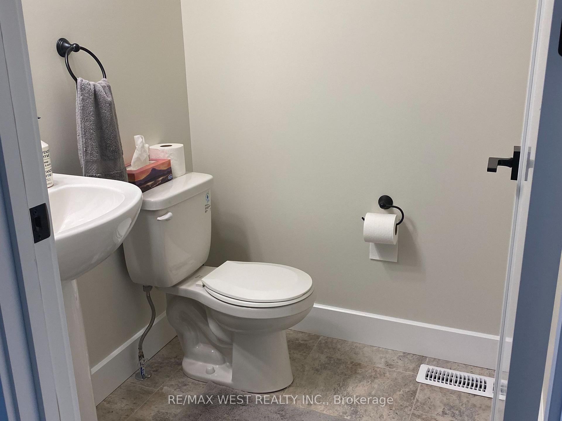 Photo 23 of 34 Dusenbury Drive, Loyalist, Lennox and Addington - South — HOMEH