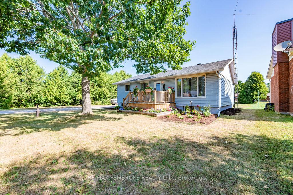 Photo 2 of 159 Mud Lake Road, Laurentian Valley — HOMEH