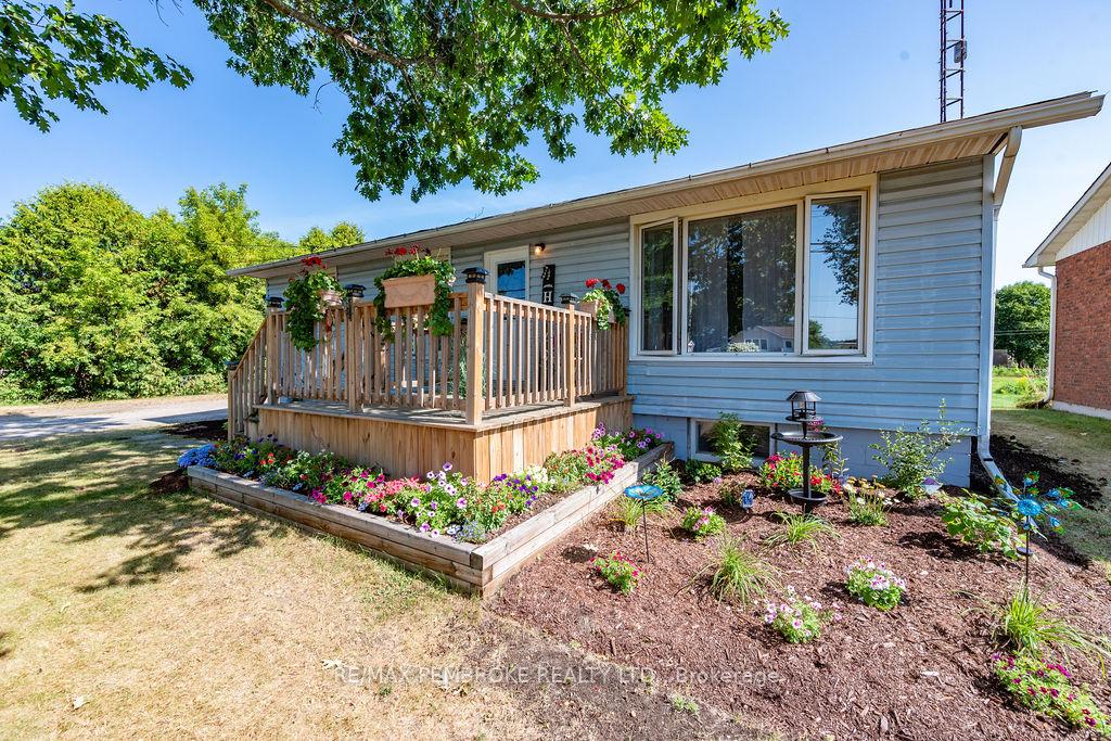Photo 5 of 159 Mud Lake Road, Laurentian Valley — HOMEH