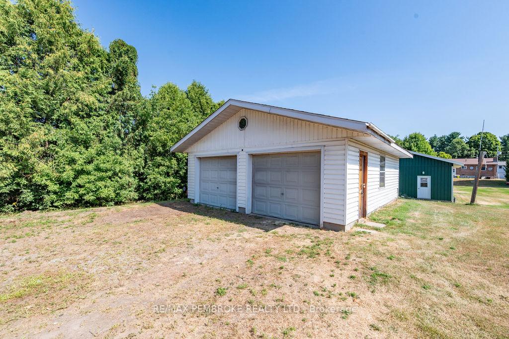 Photo 6 of 159 Mud Lake Road, Laurentian Valley — HOMEH