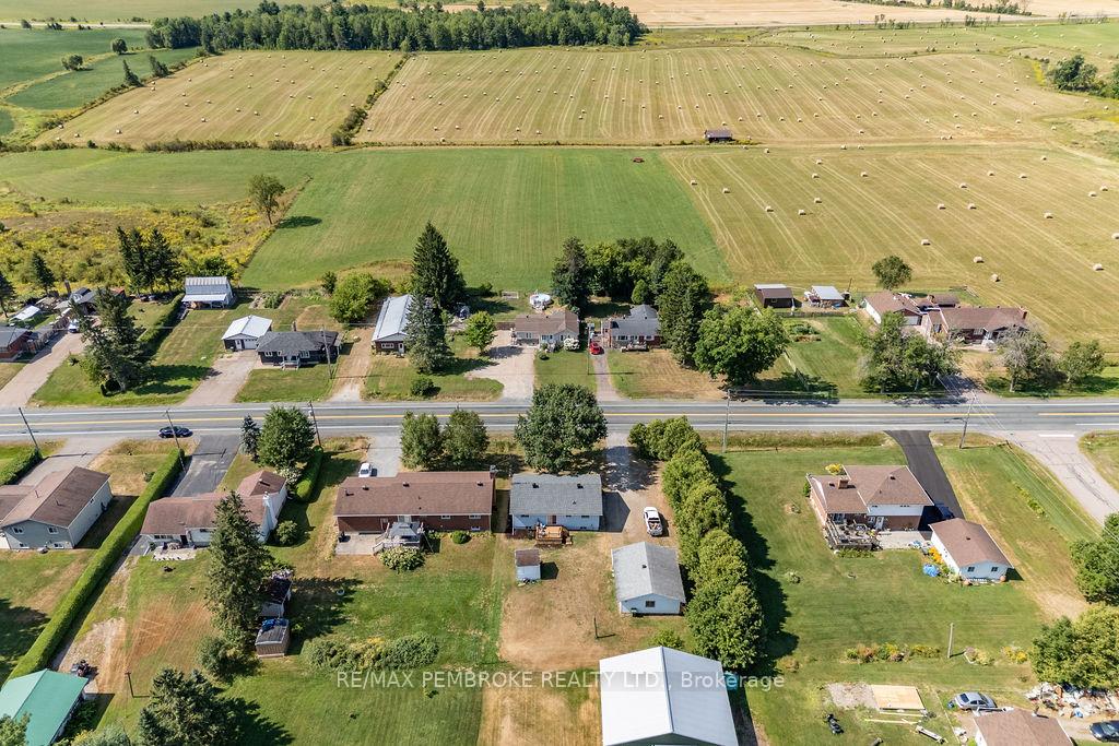 Photo 10 of 159 Mud Lake Road, Laurentian Valley — HOMEH