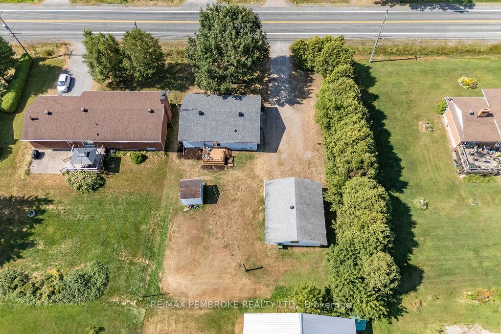 Photo 11 of 159 Mud Lake Road, Laurentian Valley — HOMEH
