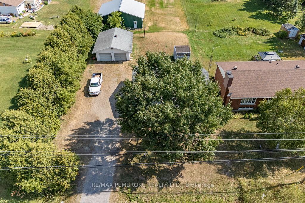 Photo 14 of 159 Mud Lake Road, Laurentian Valley — HOMEH