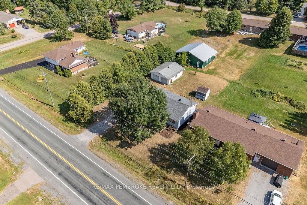 Photo 15 of 159 Mud Lake Road, Laurentian Valley — HOMEH