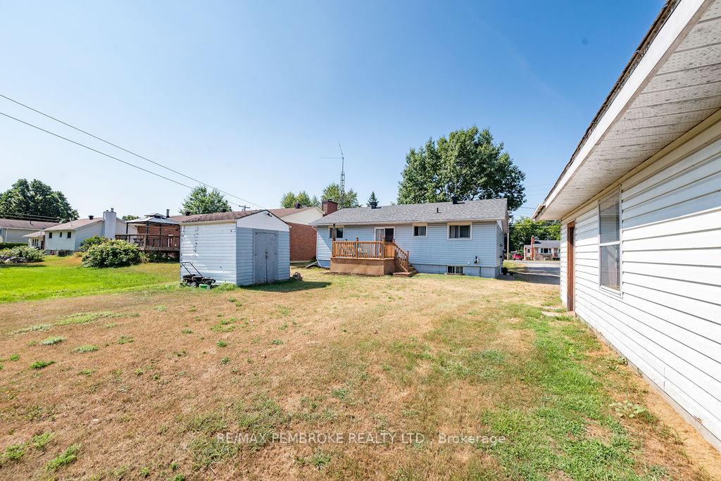 Photo 16 of 159 Mud Lake Road, Laurentian Valley — HOMEH